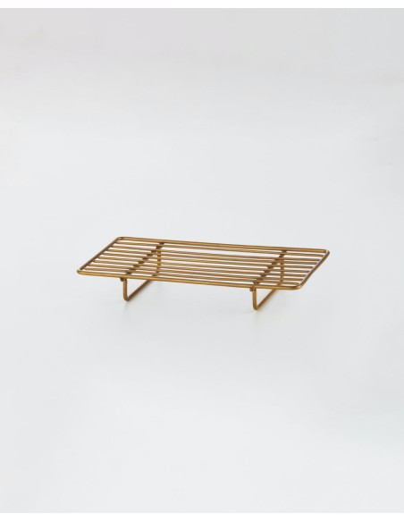 Estante de latón