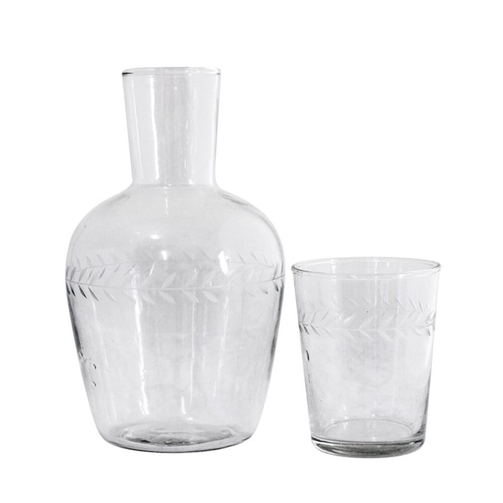 Jarra con vaso