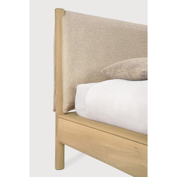 Cama PI – Roble macizo & cabecero tapizado
