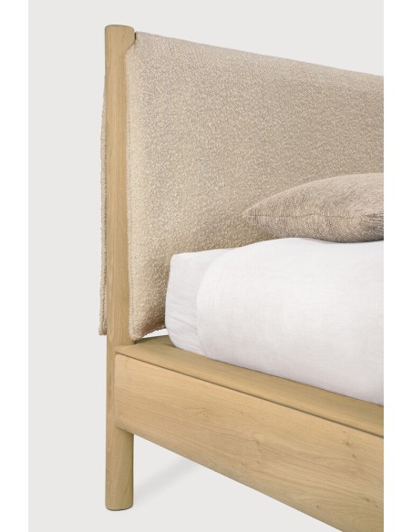 Cama PI – Roble macizo & cabecero tapizado
