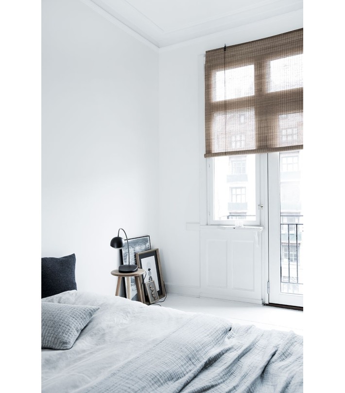 Persiana enrollable de bambú fino marrón