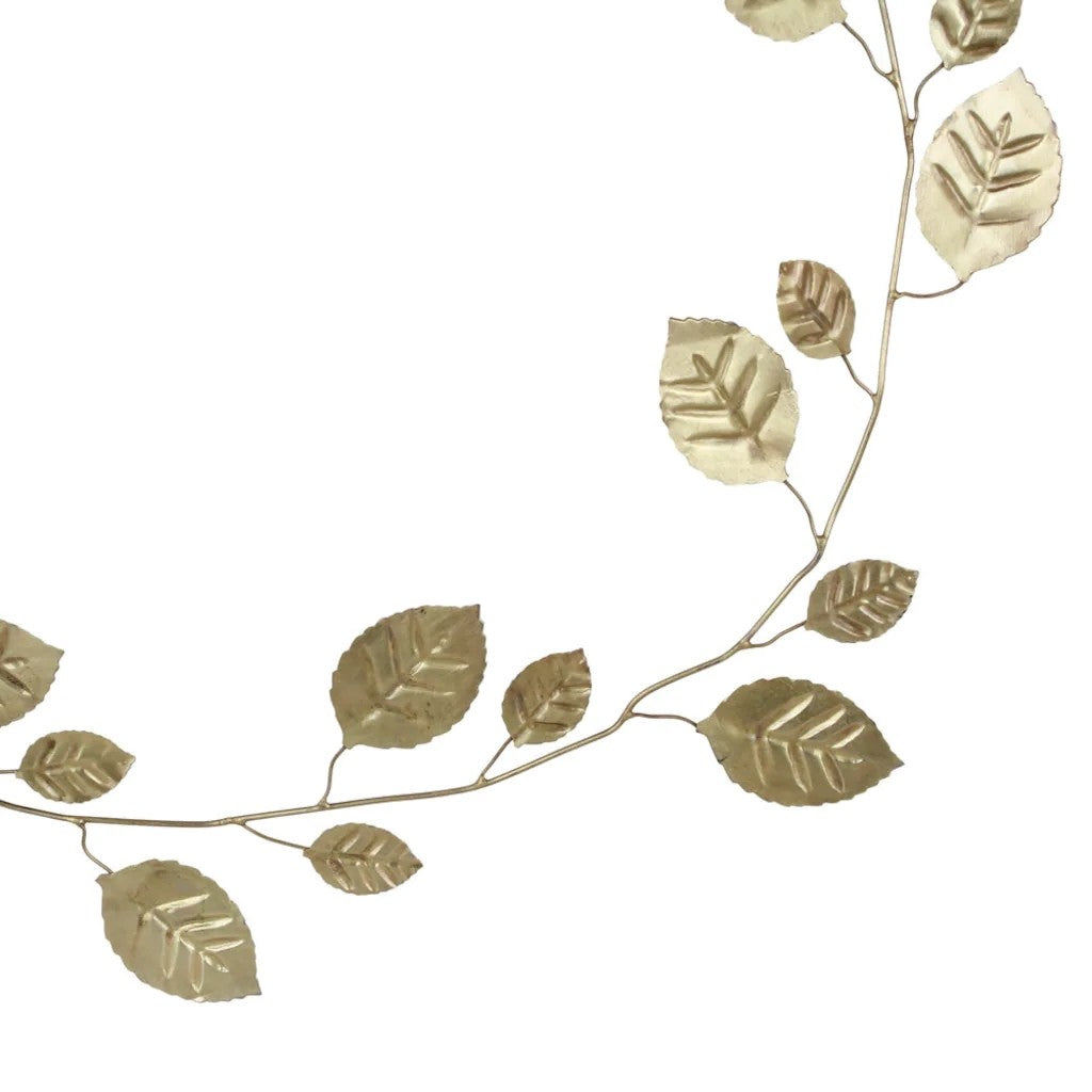 Hoja de corona de latón antiguo