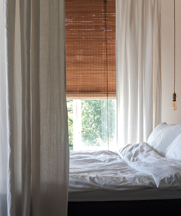 Persiana enrollable de bambú marrón