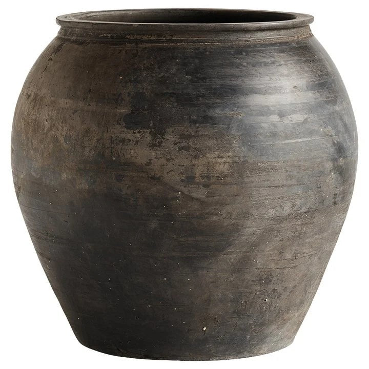 Antigua olla de barro, aprox.  40xH40 cm, negro