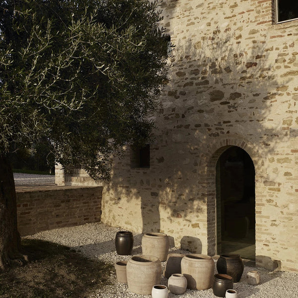 Antigua olla de barro, aprox.  40xH40 cm, negro