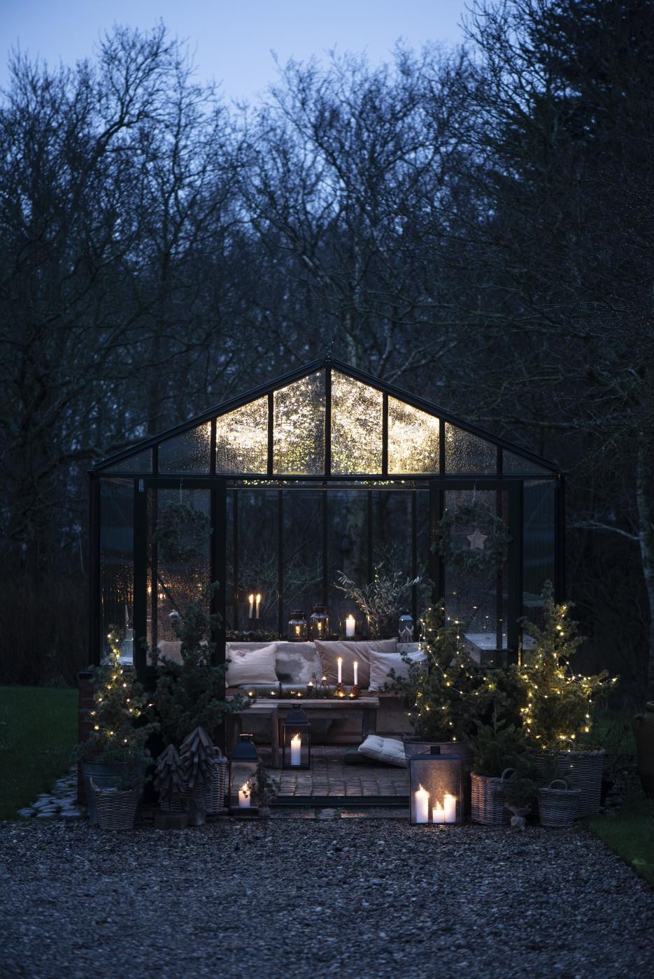 Cubo de jardín con asas metálico