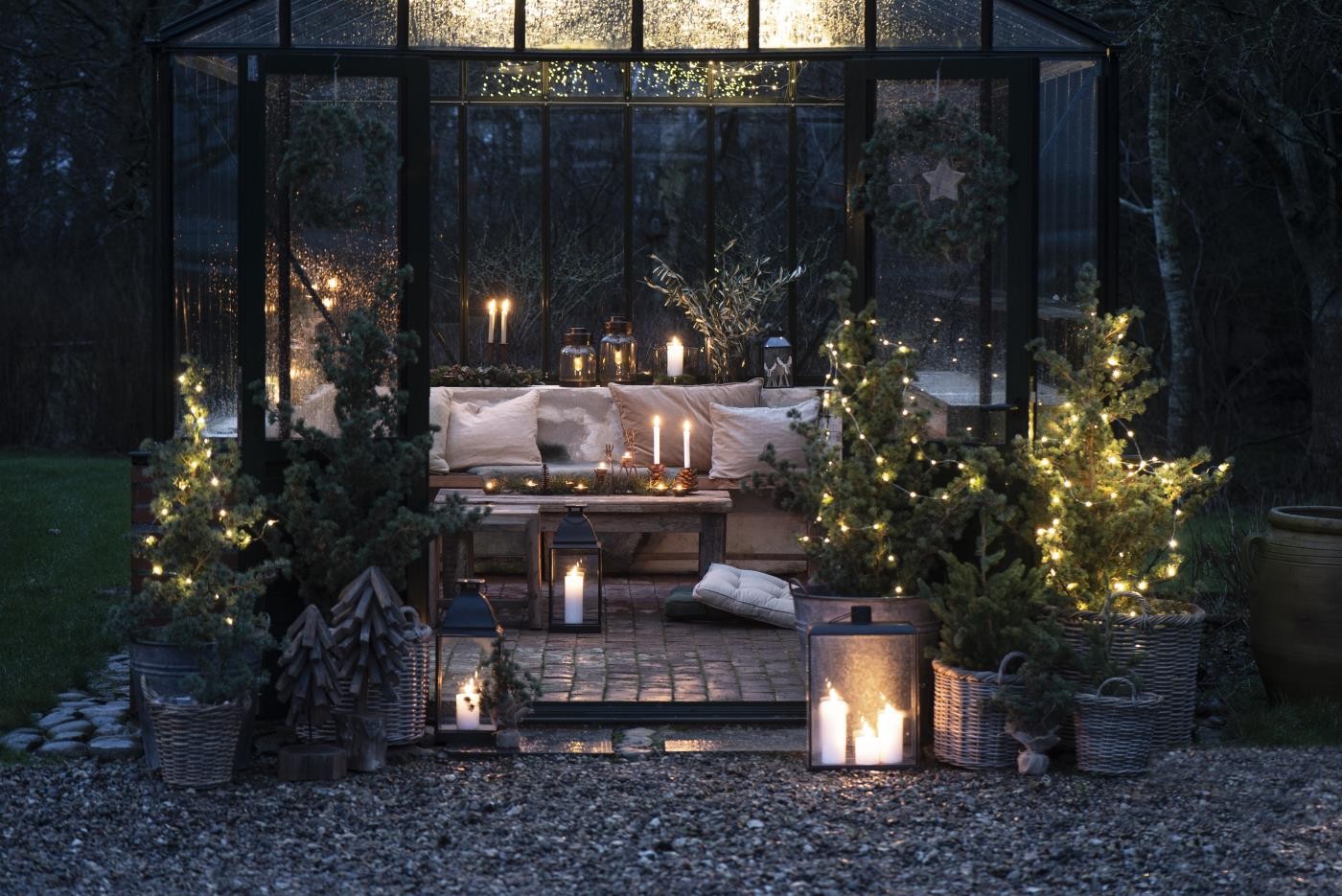 Cubo de jardín con asas metálico