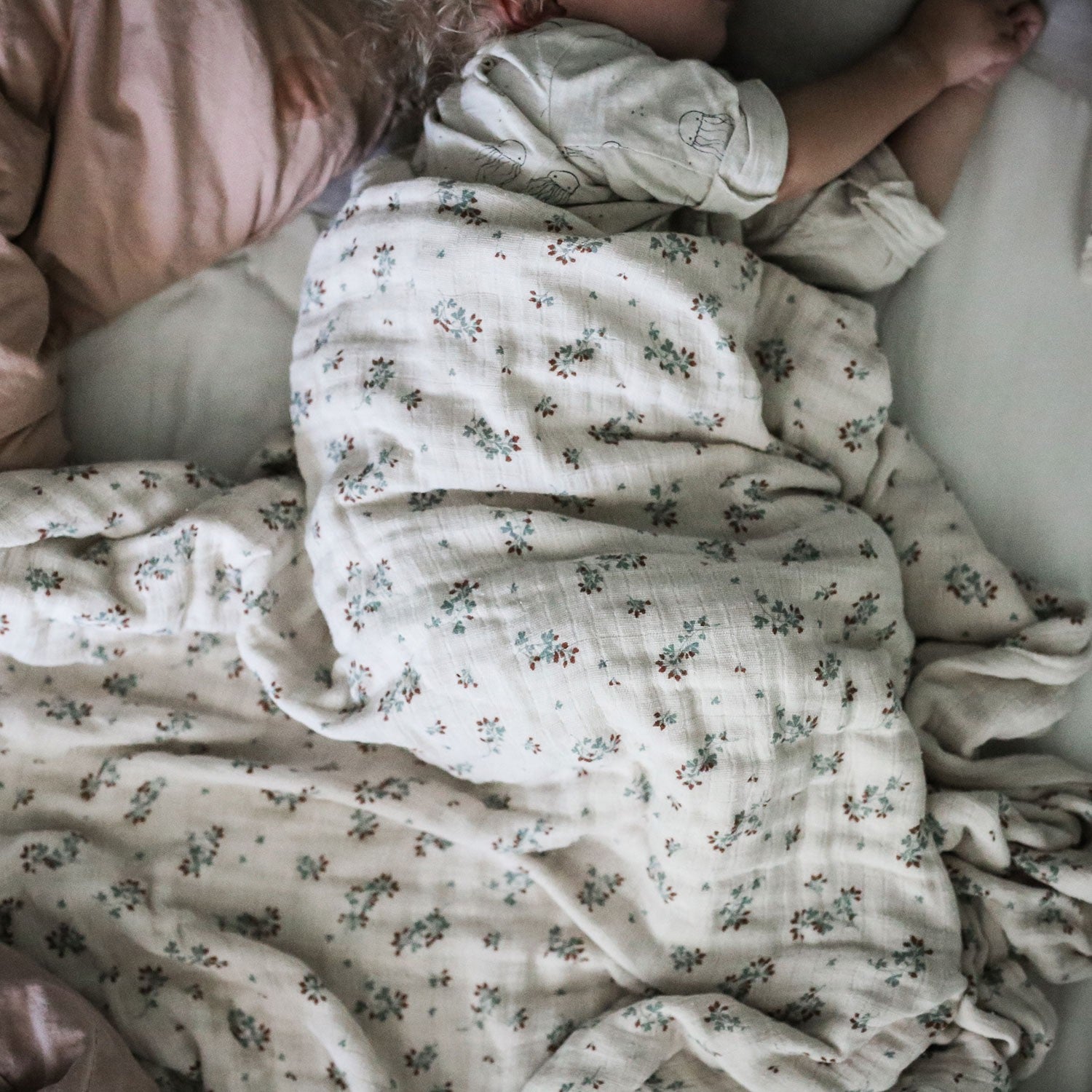 Clover Muslin Filled Blanket