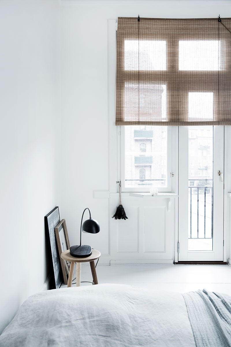 Persiana enrollable de bambú fino marrón