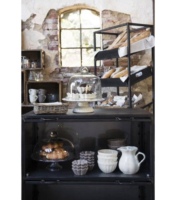 Plato blanco con pie