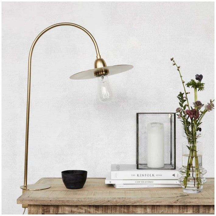 Lámpara de mesa de latón